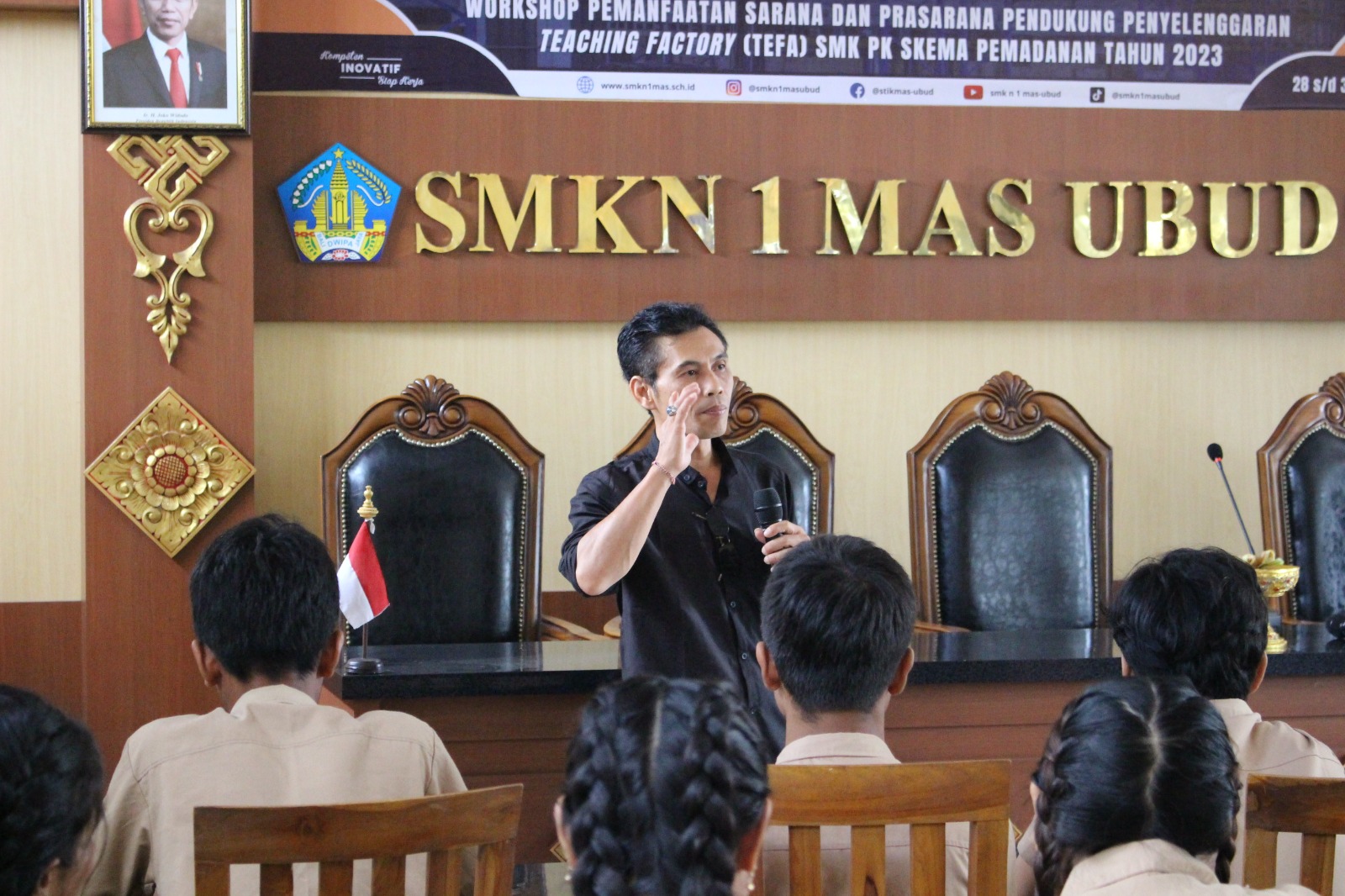 Berikan Sosialisasi Kepemiluan Sekaligus Patrol Kawal Hak Pilih Pemilih Pemula, Bawaslu Gianyar Sambangi SMK Negeri 1 Mas Ubud.