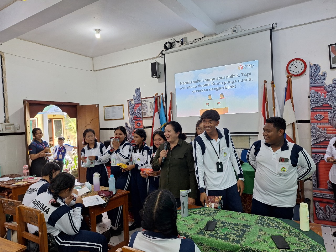 BAWASLU KABUPATEN GIANYAR HADIR DALAM MPLS SMA PGRI BLAHBATUH, BERIKAN EDUKASI PENGAWASAN PEMILU