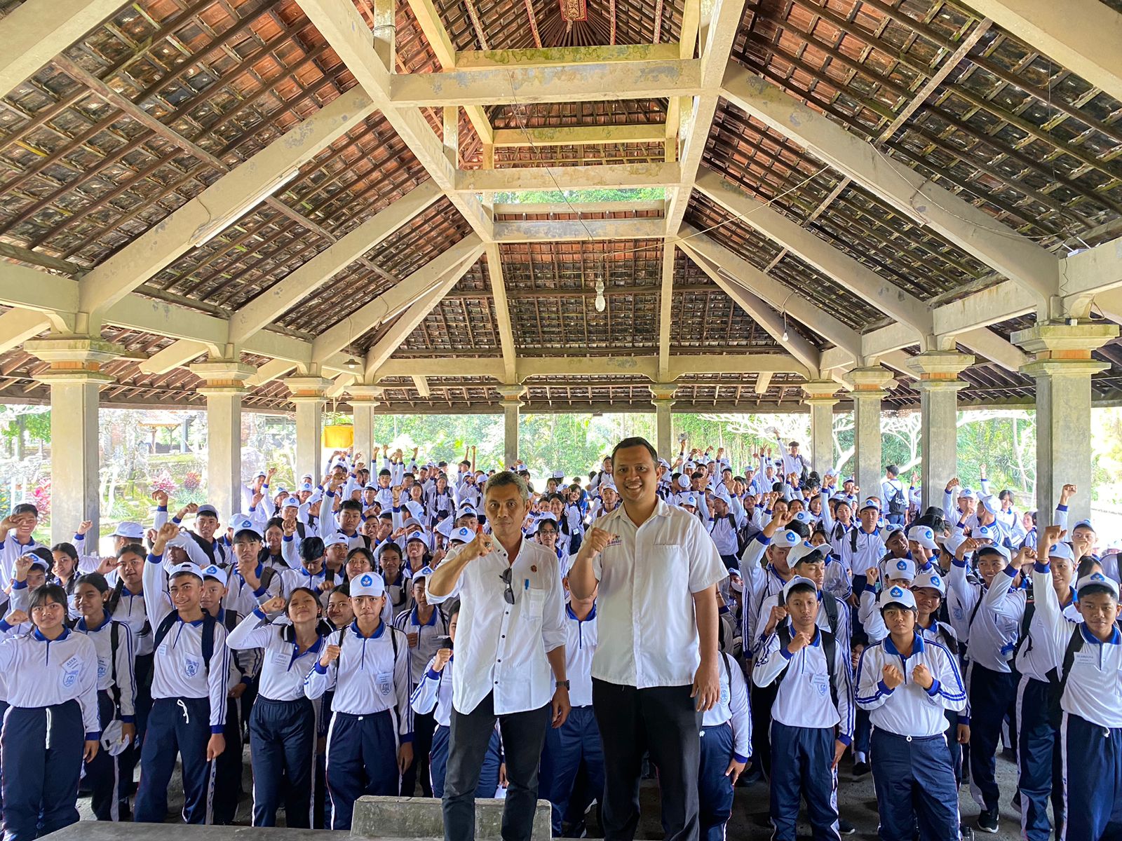 Tanamkan Sadar Demokrasi Sejak Dini, Sutirta Bangun Semangat Kepemiluan di SMK Negeri 1 Tampaksiring