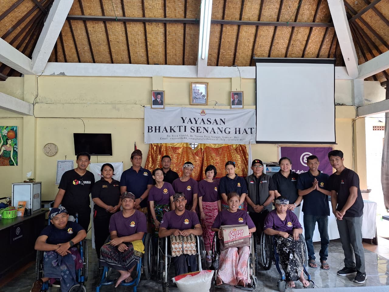BAWASLU KABUPATEN GIANYAR BERBAGI KEPEDULIAN DI YAYASAN BHAKTI SENANG HATI DALAM RANGKA HUT BAWASLU KABUPATEN/KOTA KE-7