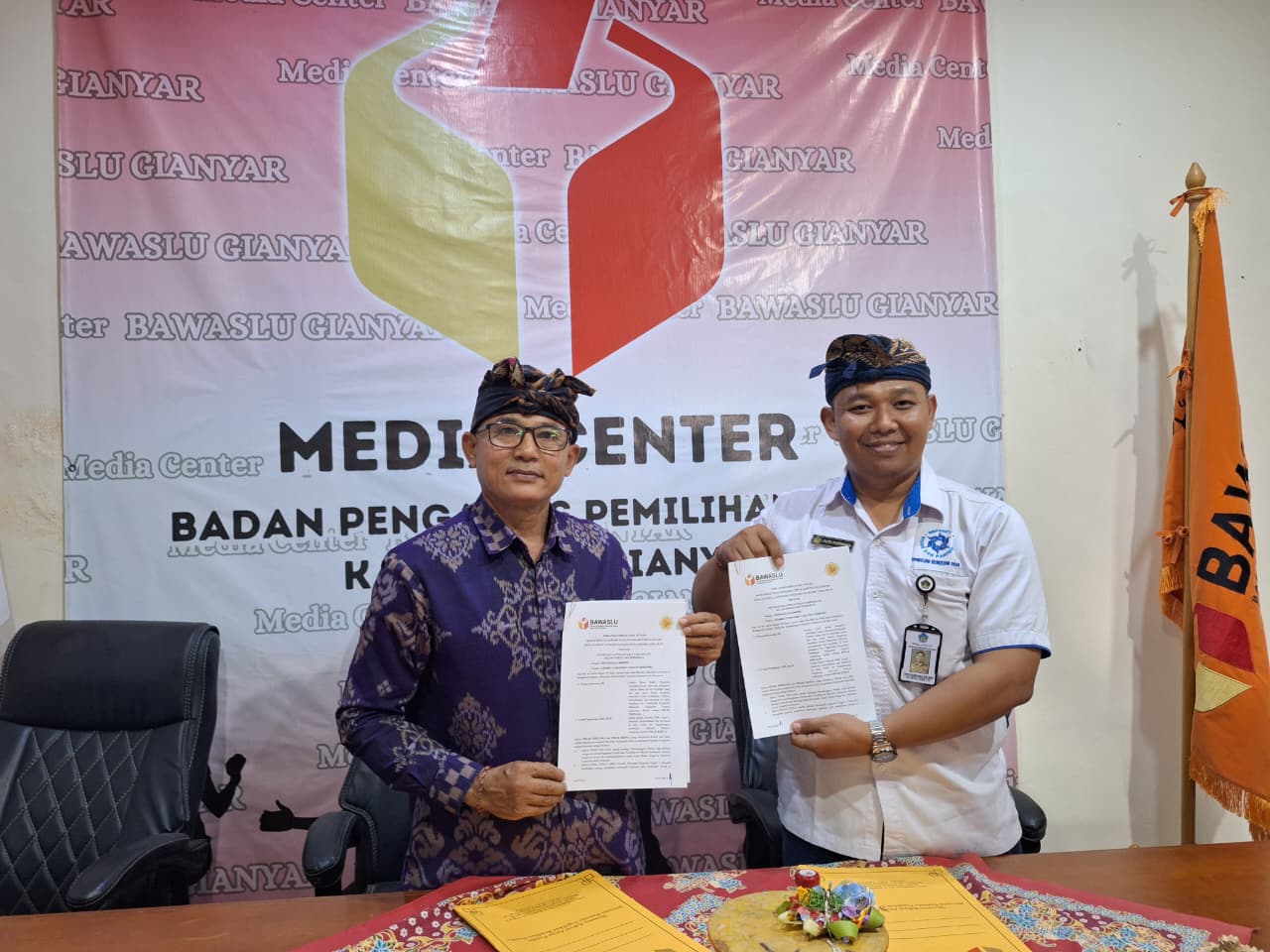 SMK NEGERI 1 SUKAWATI SAMBANGI BAWASLU GIANYAR.