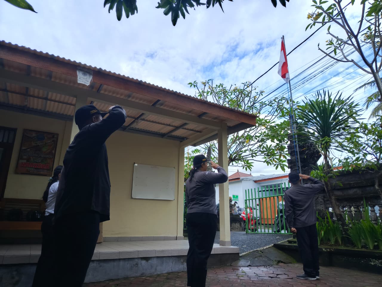 Pagi yang Penuh Semangat, Bawaslu Gianyar Gelar Apel Rutin untuk Tingkatkan Disiplin dan Integritas