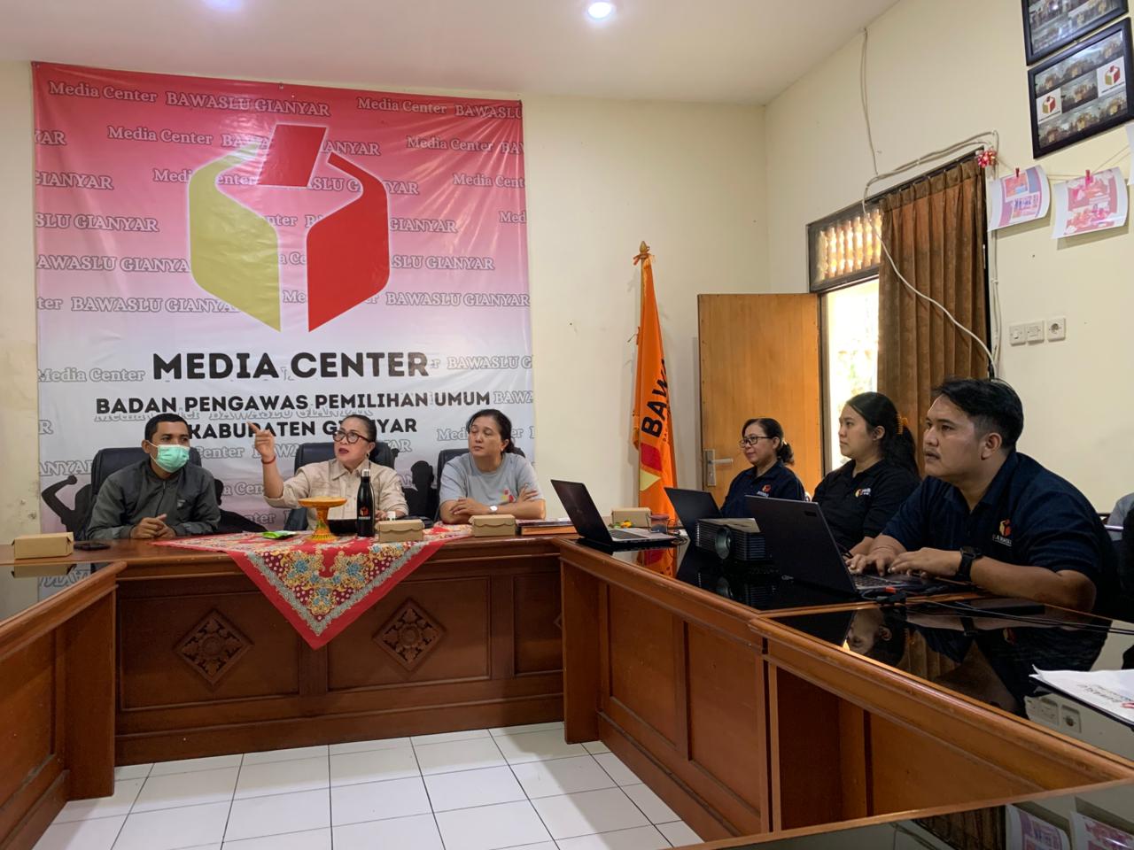 Bawaslu Provinsi Bali Lakukan Monev di Gianyar, Tekankan Pentingnya Pendidikan Politik dan Sosialisasi Berkelanjutan