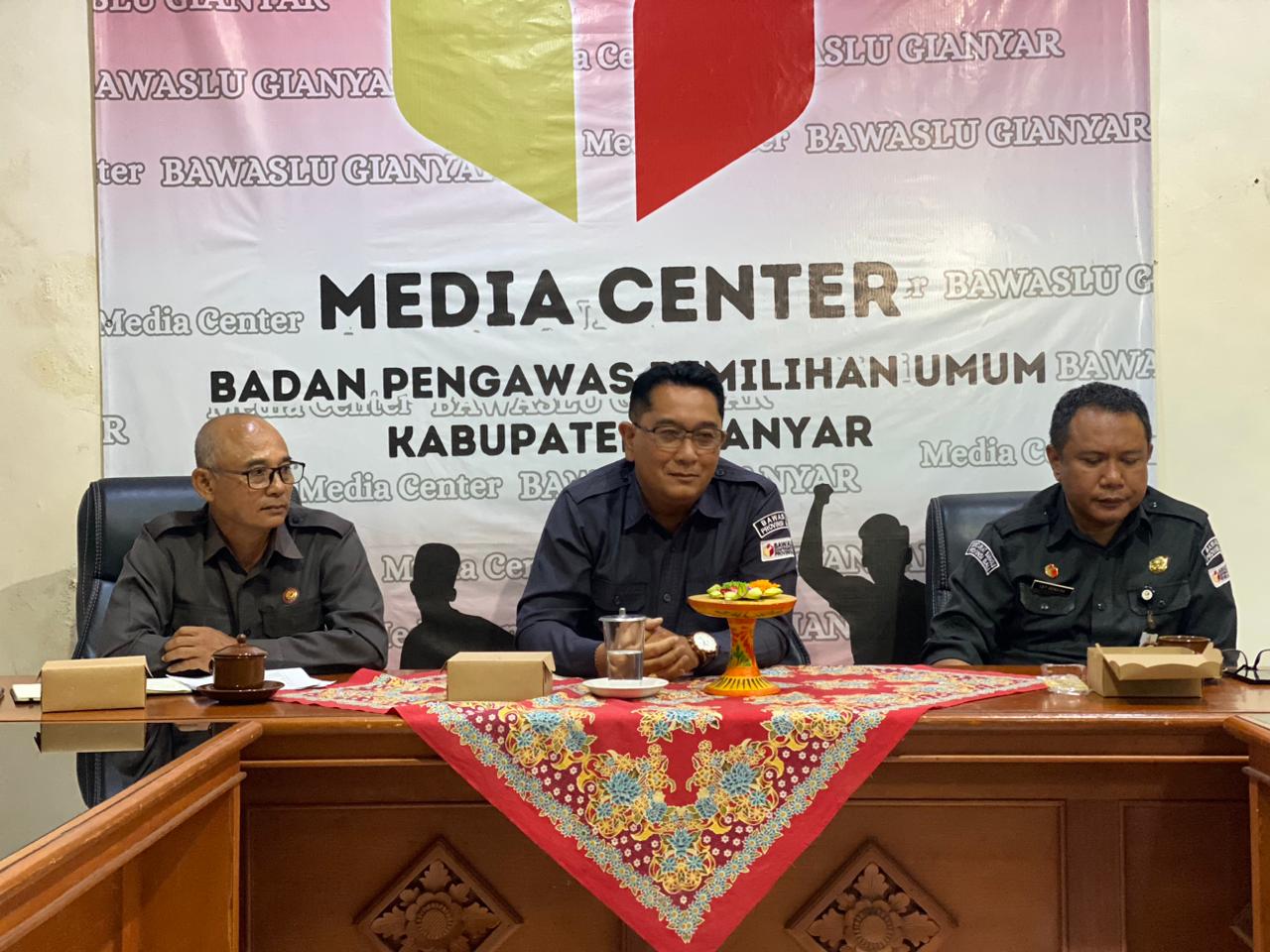 Bawaslu Gianyar Gelar Rapat Pengelolaan Administrasi Keuangan, Fokus pada Optimalisasi Penyerapan Anggaran 2025