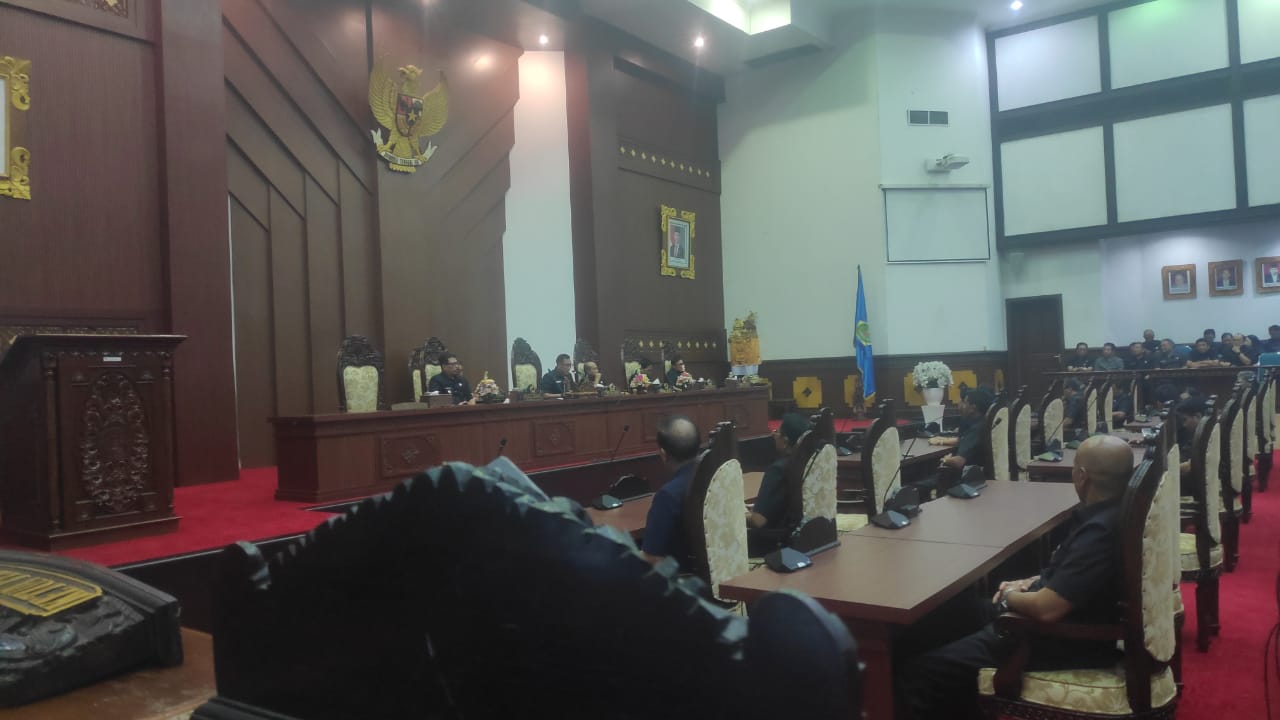 Bawaslu Gianyar Perkuat Sinergi Lintas Lembaga Lewat Rapat Paripurna DPRD
