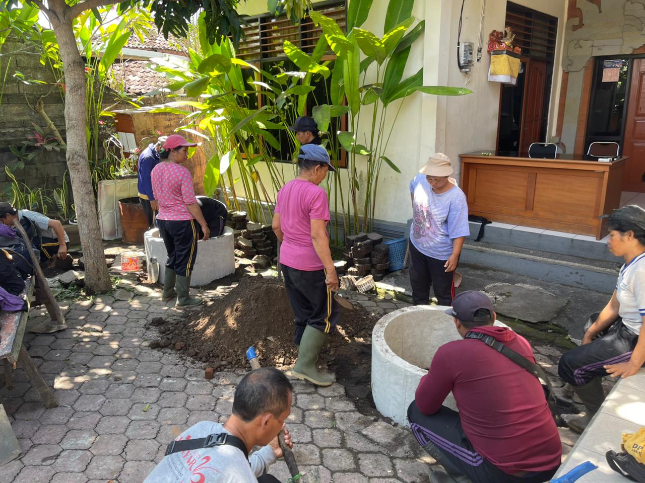 Bawaslu Gianyar Mulai Pembuatan Teba Modern, Wujud Nyata Dukungan Program Jumat Sehati dan Jumpa Berlian