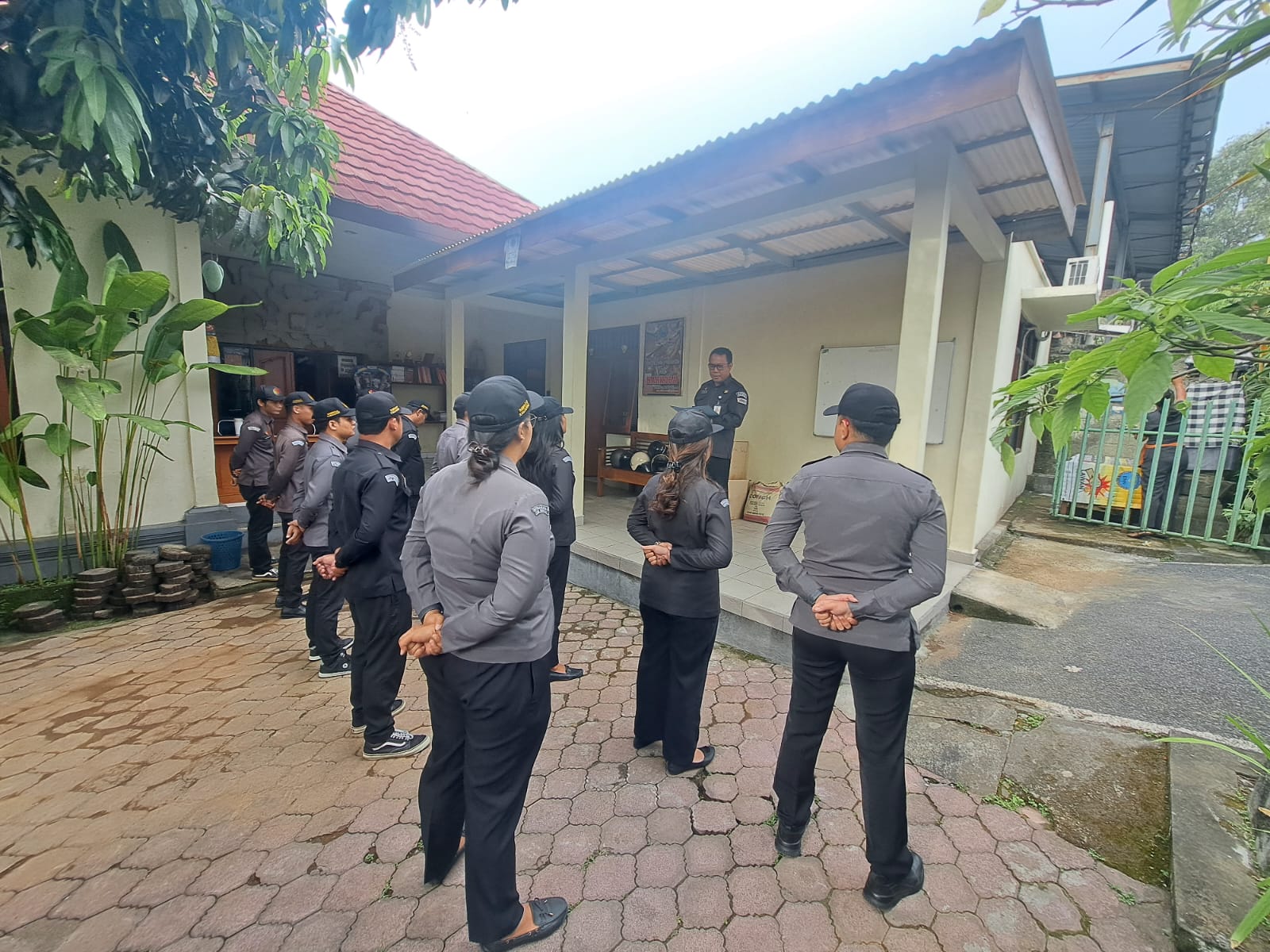Kepala Sekretariat Bawaslu Provinsi Bali Lakukan Sidak ke Bawaslu Gianyar, Tekankan Disiplin, Etika, dan Tanggung Jawab Kinerja
