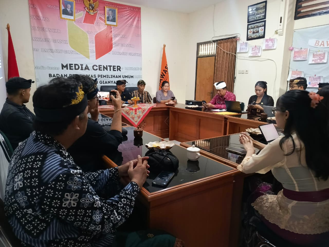 Perkuat Pengelolaan JDIH, Bawaslu Gianyar Terima Monitoring dan Evaluasi dari Bawaslu Bali