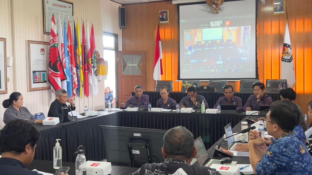 Bawaslu Gianyar Hadiri Forum Konsultasi Publik KPU Bahas Peningkatan Standar Pelayanan Publik