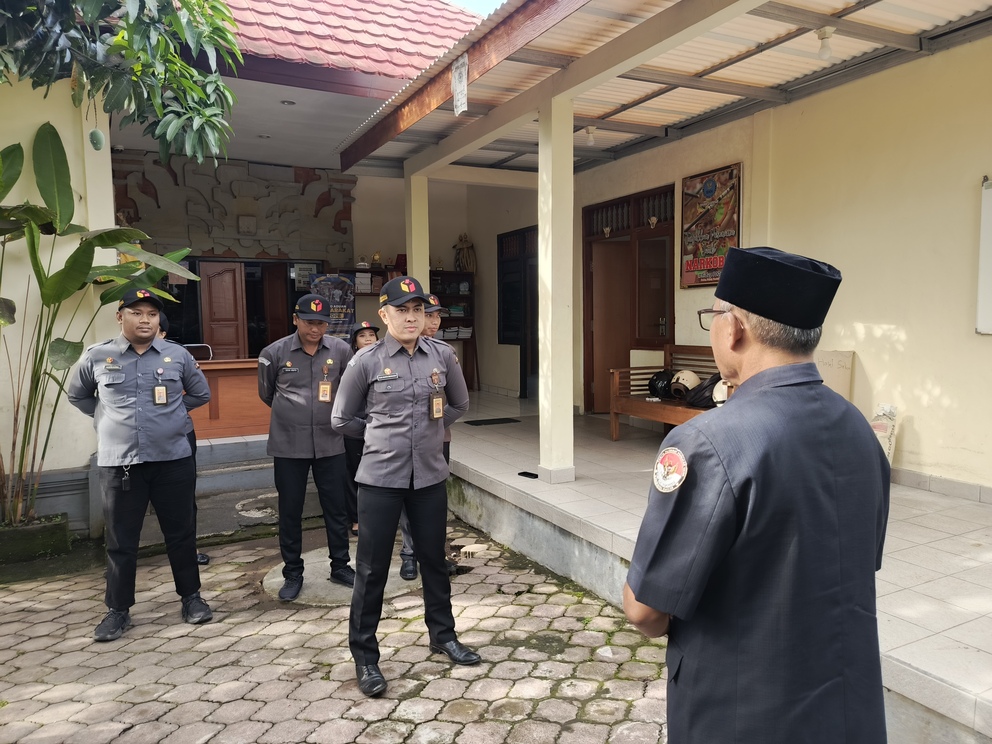 Bawaslu Gianyar Tekankan Profesionalitas dan Tertib Administrasi dalam Apel Rutin