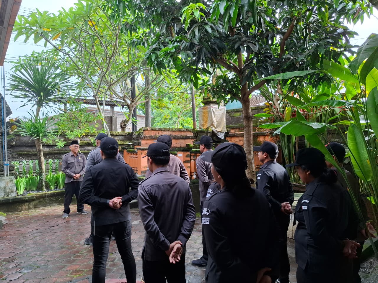 Bawaslu Gianyar Awali Tahun 2026 dengan Apel Rutin, Ketua Tekankan Semangat Baru dan Penguatan Integritas