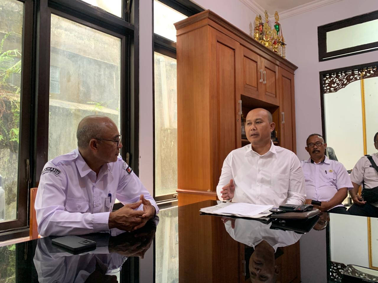 ASN Netral, Demokrasi Kuat: Komitmen Bersama Bawaslu dan Kesbangpol Gianyar