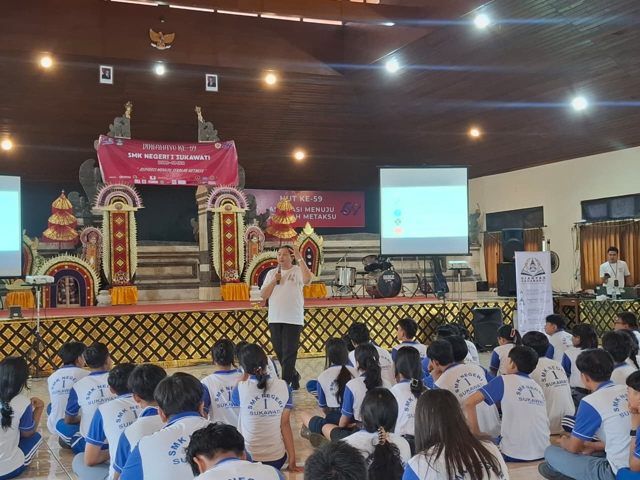 Tanamkan Kesadaran Demokrasi Sejak Dini, Bawaslu Gianyar Gelar Sosialisasi di SMKN 1 Sukawati