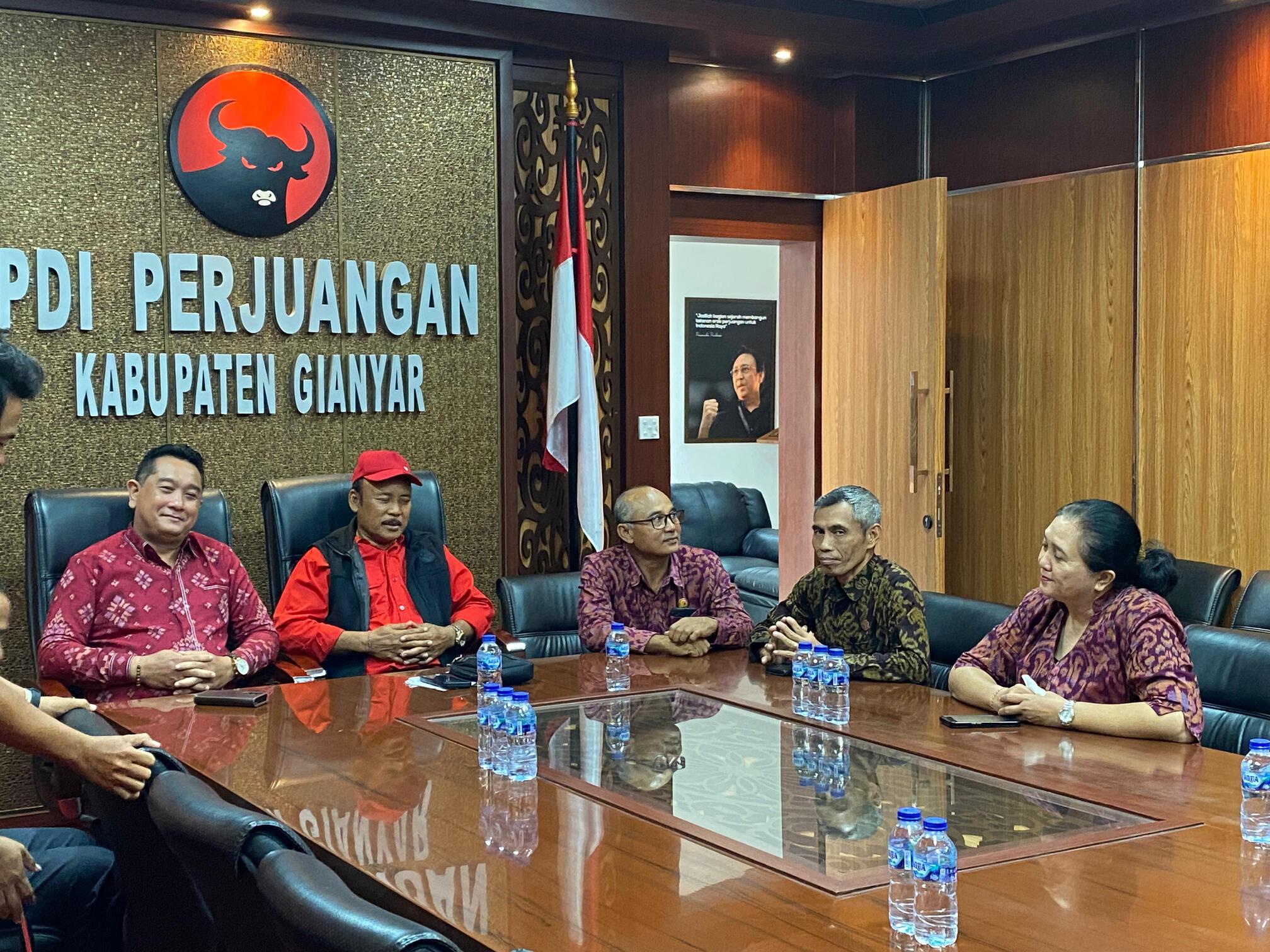 Konsolidasi Demokrasi Berlanjut, Bawaslu Gianyar Sambangi DPC PDIP.