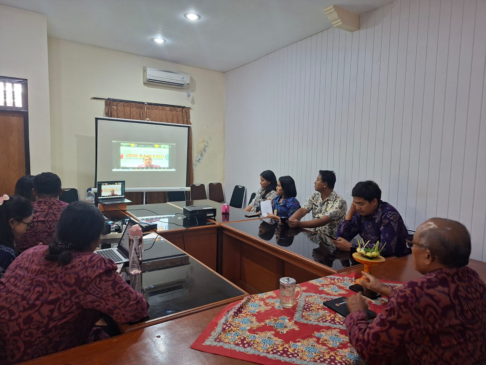 Antusias dan Interaktif, Jajaran Bawaslu Gianyar Ikuti Bimtek Chapter VI se-Provinsi Bali.