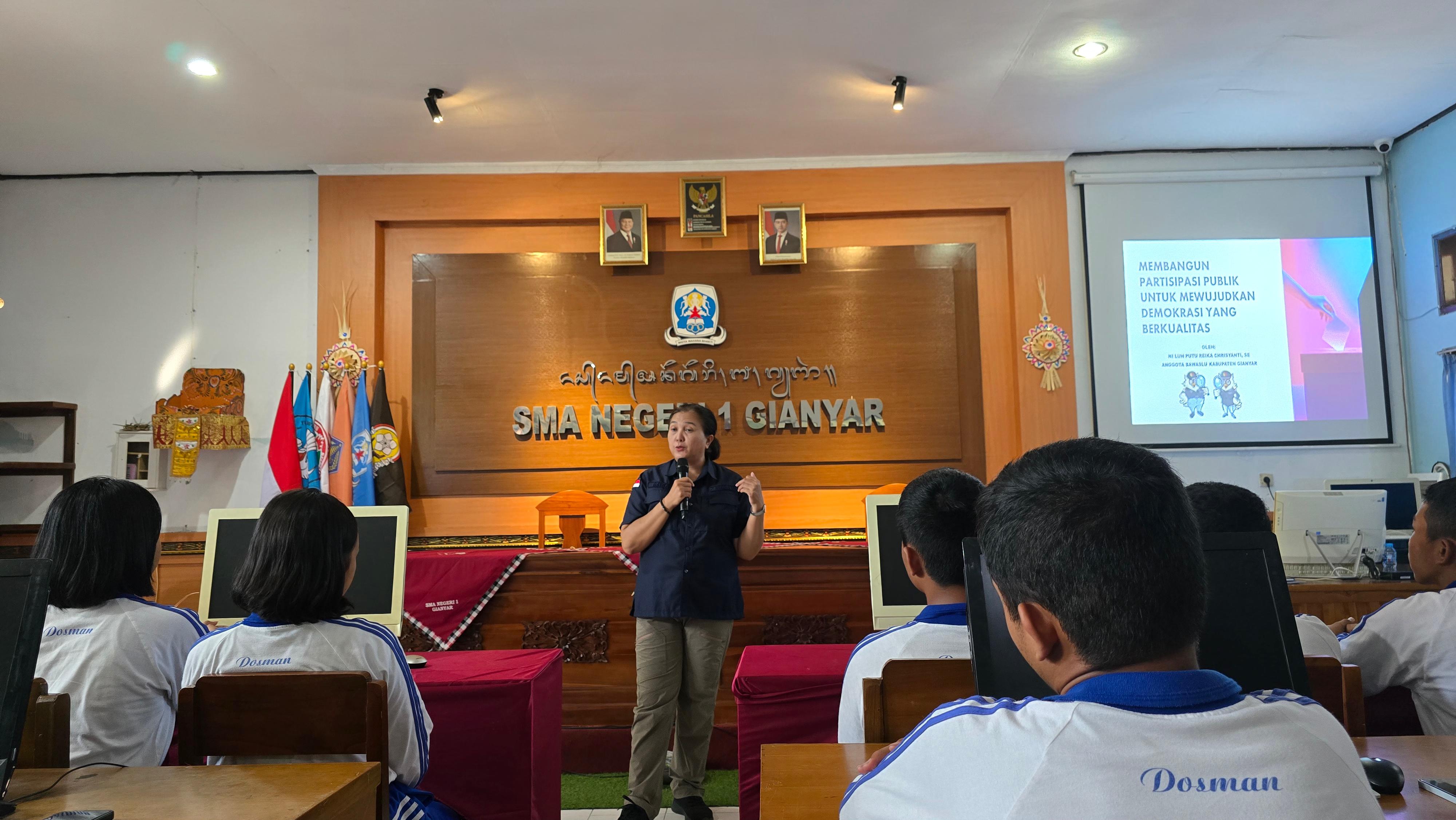Reika Guncang Kesadaran Pelajar Gianyar: Demokrasi Butuh Generasi Muda yang Berani!