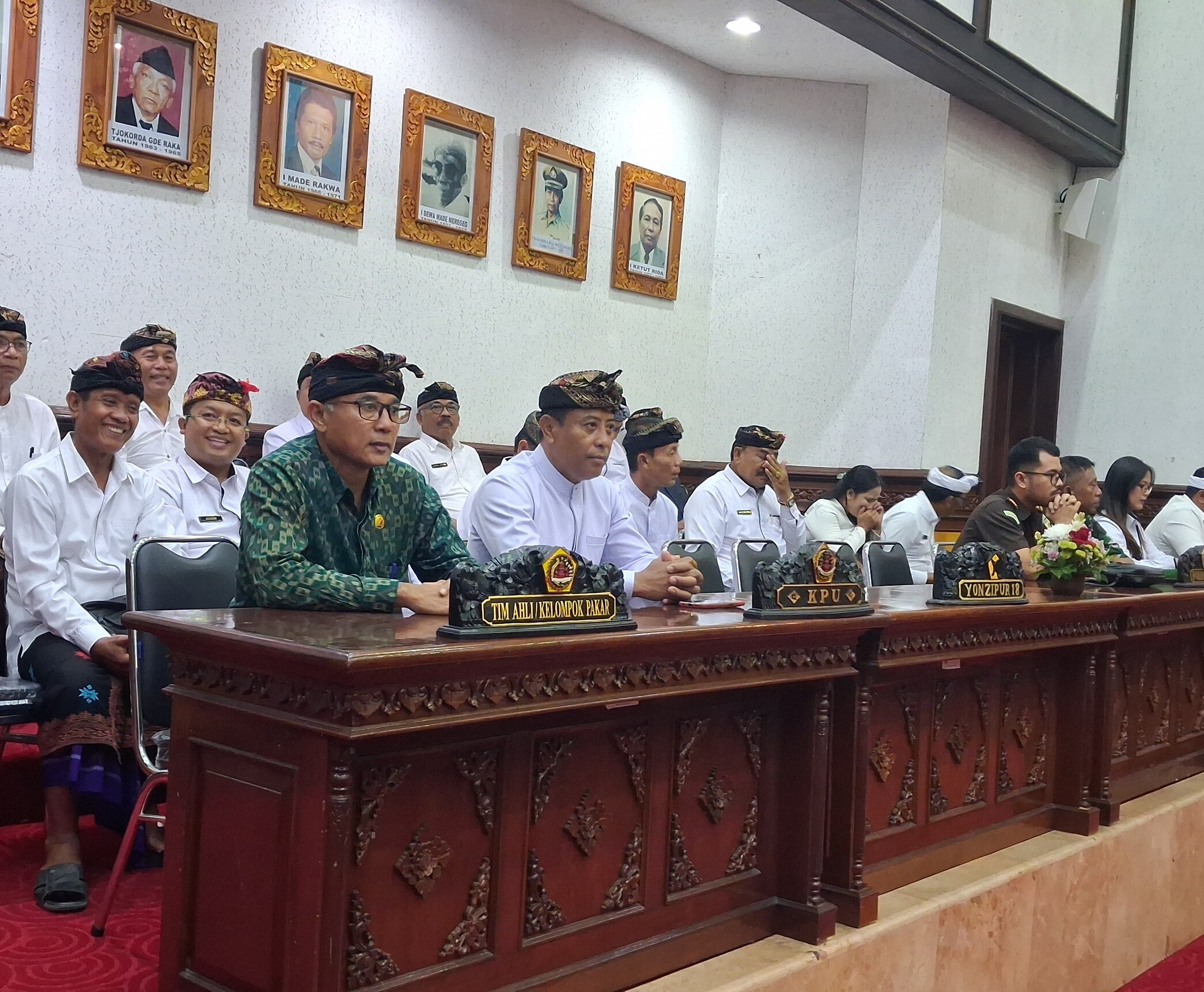 Perkuat Sinergi Kelembagaan, Ketua Bawaslu Gianyar Hadiri Paripurna DPRD