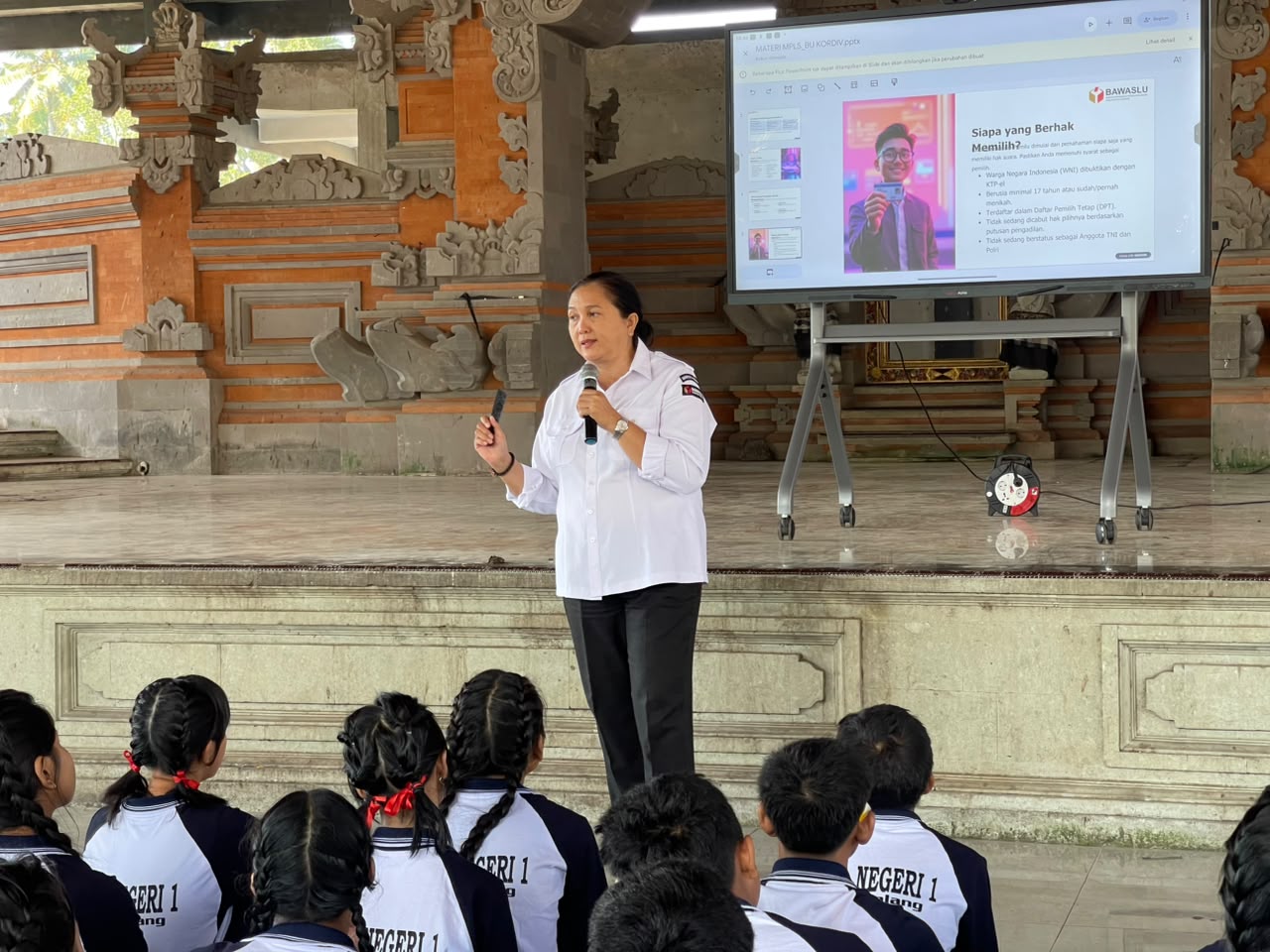 Demokrasi Butuh Partisipasi, Bawaslu Gianyar Libatkan Pelajar Untuk Jaga Demokrasi