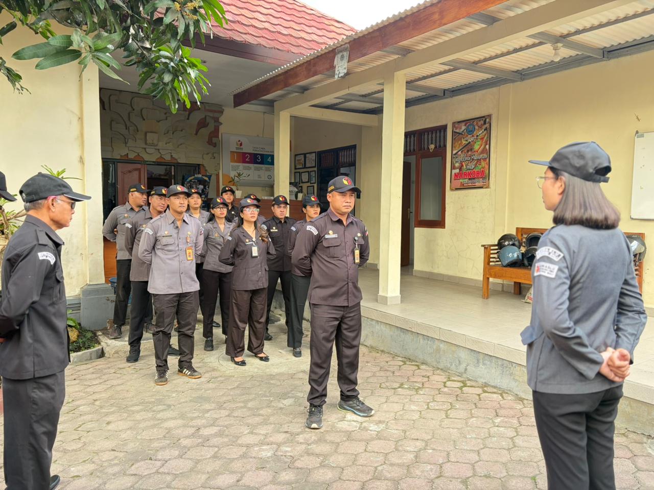 Mengawali Pekan dengan Komitmen, Bawaslu Gianyar Perkuat Disiplin untuk Pelayanan yang Berkualitas