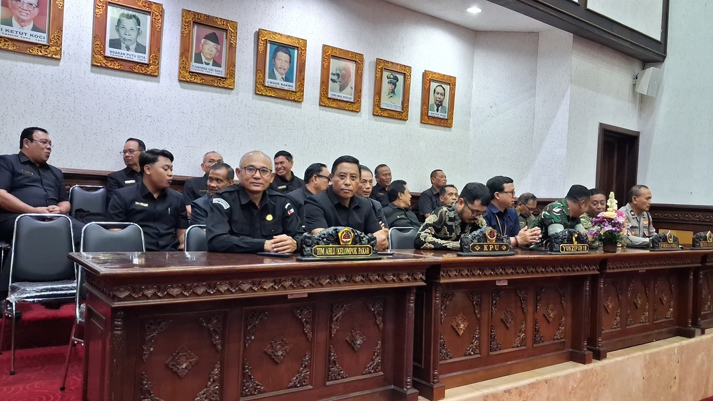 Sinergi untuk Pembangunan Berkelanjutan, Bawaslu Gianyar Hadiri Paripurna DPRD