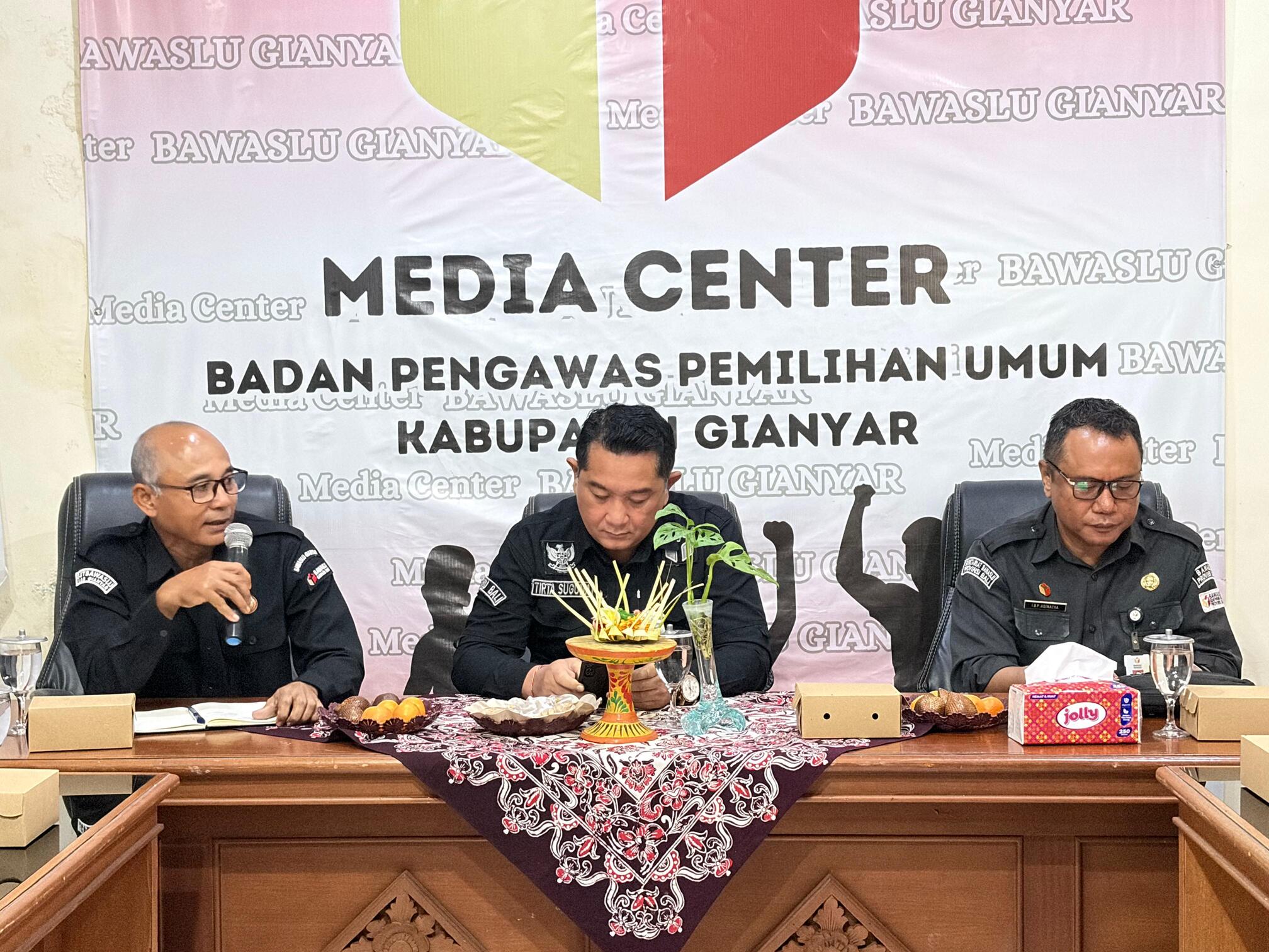 Tingkatkan Tertib Administrasi, Bawaslu Gianyar Gelar Rapat Pengelolaan Arsip