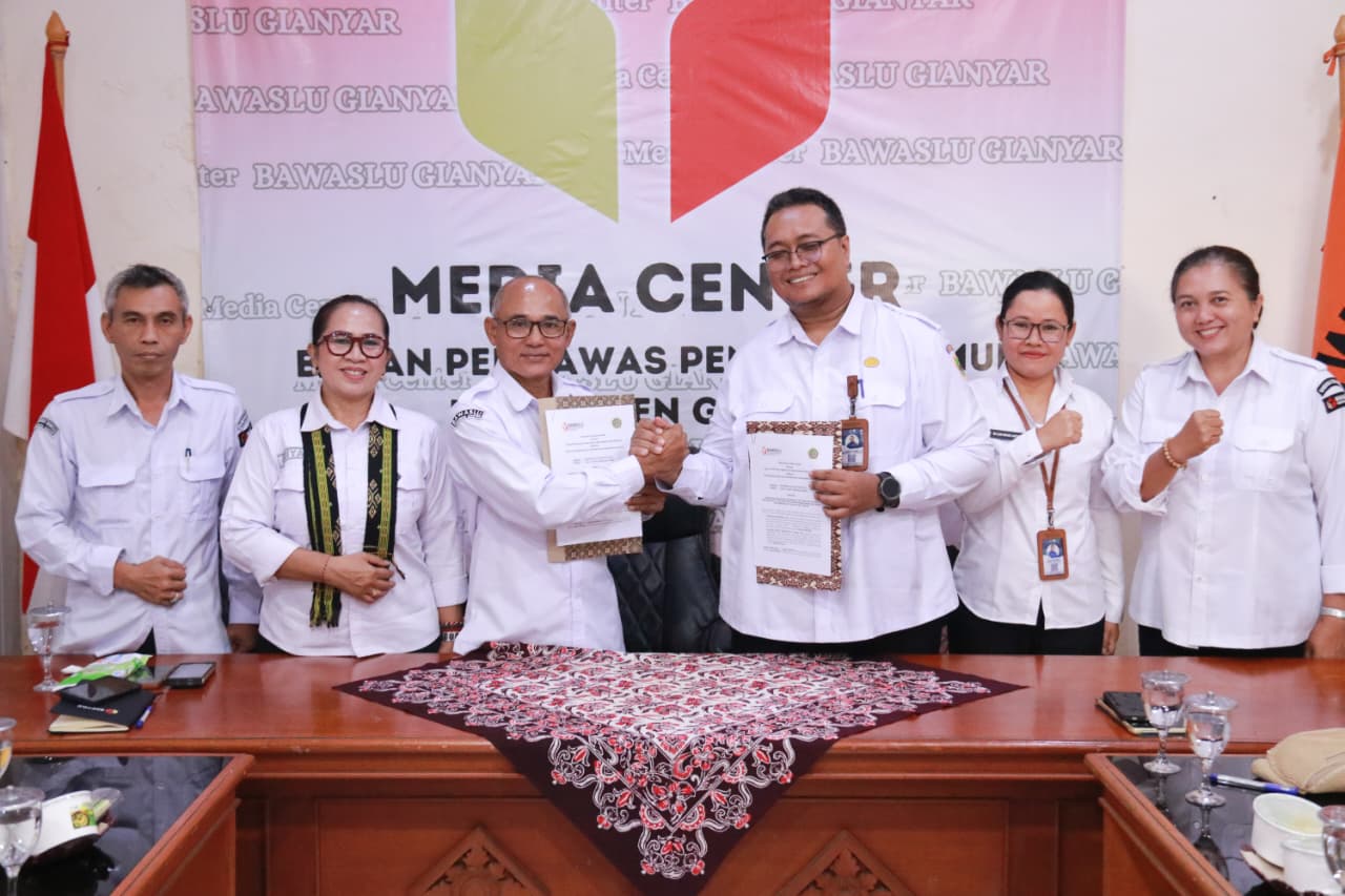 Resmi Teken PKS, Bawaslu Gianyar Gandeng Diskominfo Jaga Ruang Digital Demokrasi