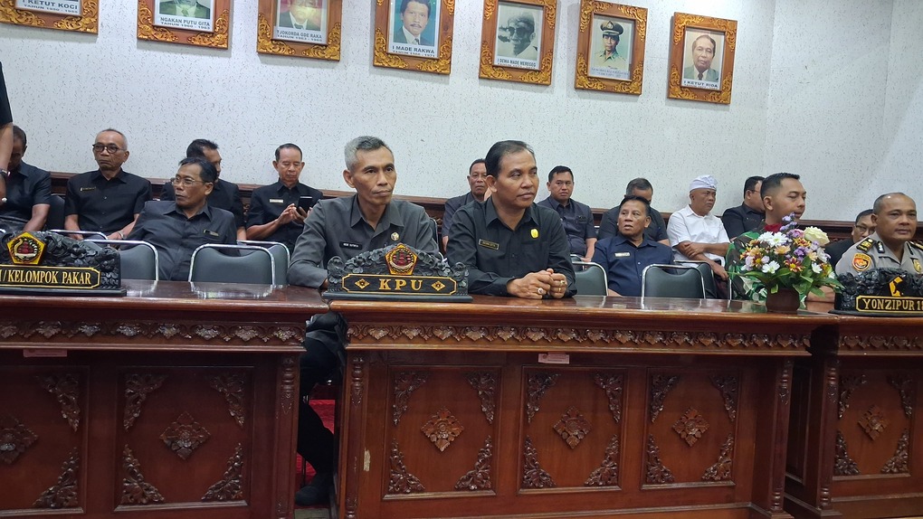 Perkuat Sinergi Kelembagaan, Bawaslu Gianyar Hadiri Paripurna DPRD