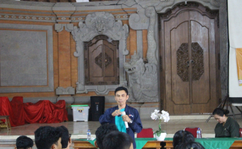 Bawaslu Gianyar Berikan Sosialisasi Kepemiluan dan Patroli Kawal Hak Pilih di SMA Negeri 1 Sukawati