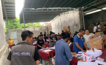 Bawaslu Kabupaten Gianyar melaksanakan Pengawasan Proses Pelipatan Surat Suara untuk Kebutuhan di Kabupaten Gianyar,