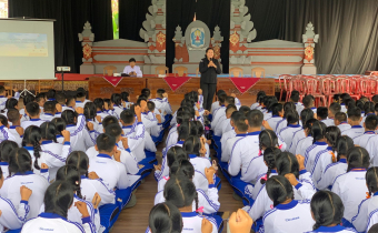BAWASLU KABUPATEN GIANYAR TANAMKAN KESADARAN POLITIK GENERASI MUDA DI SMA NEGERI 1 GIANYAR