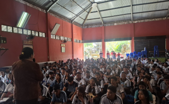 Gembleng Pengawasan Partisipatif, Bawaslu Kabupaten Gianyar Sambangi SMA Negeri 1 Ubud.