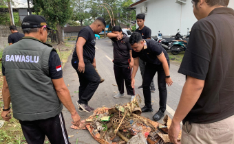BAWASLU GENCARKAN PROGRAM “JUMAT SEHATI DAN JUMPA BERLIAN”.