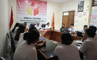 Bawaslu Gianyar Gelar Rapat Rutin, Tegaskan Disiplin dan Soliditas Jelang Uji Petik Data Pemilih