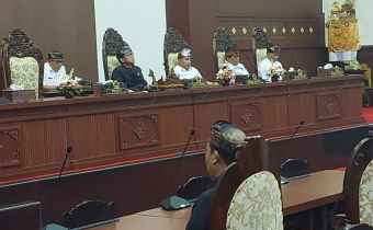 Bawaslu Gianyar Perkuat Sinergi Lintas Lembaga Lewat Rapat Paripurna DPRD