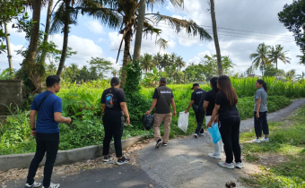 Bawaslu Gianyar Gelar Jalan Santai dan Aksi Bersih Lingkungan Lewat Program Jumat Sehati & Jumpa Berlian