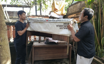 Bawaslu Gianyar Perkuat Budaya Kerja Sehat Melalui Aksi Bersih-Bersih Kantor