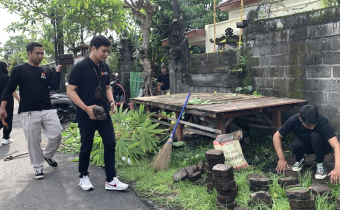 Kantor Bersih, Kinerja Meningkat: Bawaslu Gianyar Gelar Aksi Gotong Royong Jelang Hari Raya.