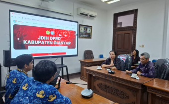 Perkuat Pengelolaan JDIH, Bawaslu Gianyar Sampangi DPRD Kabupaten Gianyar