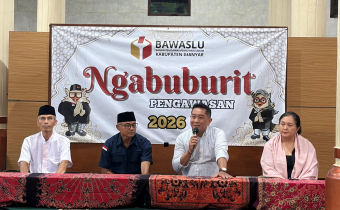 Ngabuburit Pengawasan, Bawaslu Gianyar Perkuat Literasi Kepemiluan Bersama Jemaah Masjid Al Ikhlas Sukawati.