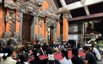 Antusias dan Interaktif! Anak Muda Blahbatuh Bedah Demokrasi Bersama Bawaslu