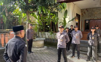 Ketua Bawaslu Gianyar Ingatkan Tanggung Jawab dan Profesionalitas dalam Apel Pagi