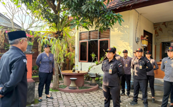 Disiplin, Solid, dan Sehat Pesan Ketua Bawaslu Gianyar dalam Apel Awal Pekan