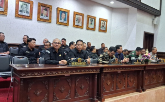 Sinergi untuk Pembangunan Berkelanjutan, Bawaslu Gianyar Hadiri Paripurna DPRD