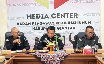 Tingkatkan Tertib Administrasi, Bawaslu Gianyar Gelar Rapat Pengelolaan Arsip