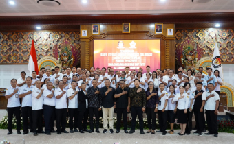 Hadir di Pengukuhan KALIBRASI 2026, Bawaslu Gianyar Teguhkan Sinergi Antarlembaga